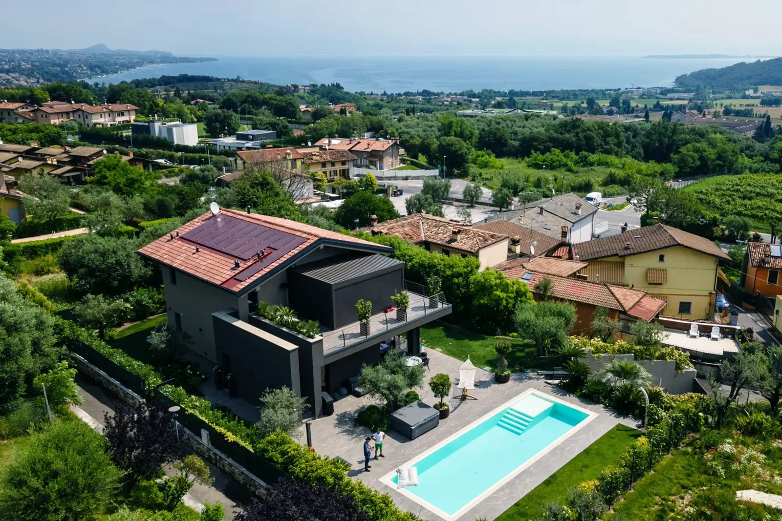 villa con giardino design moderno 04