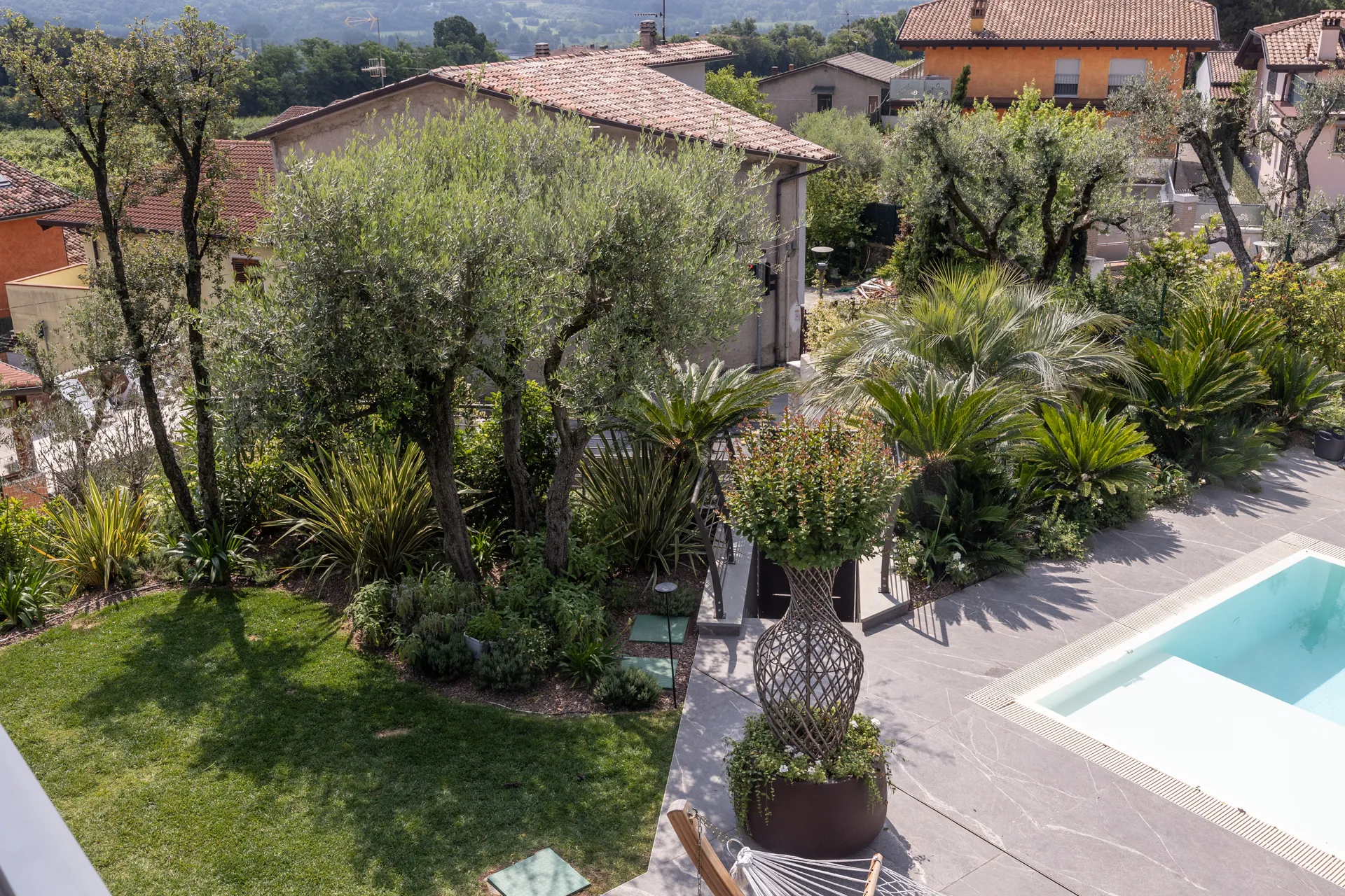 villa con giardino design moderno 12